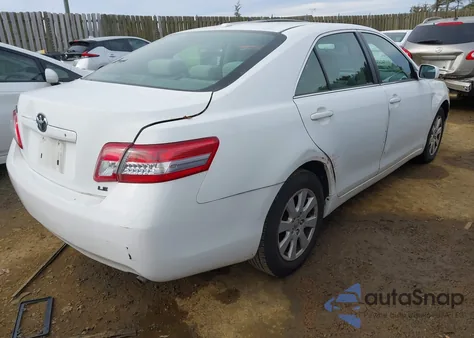2011 Toyota Camry Le z USA, uszkodzony, nr VIN 4T1BF3EKXBU739824